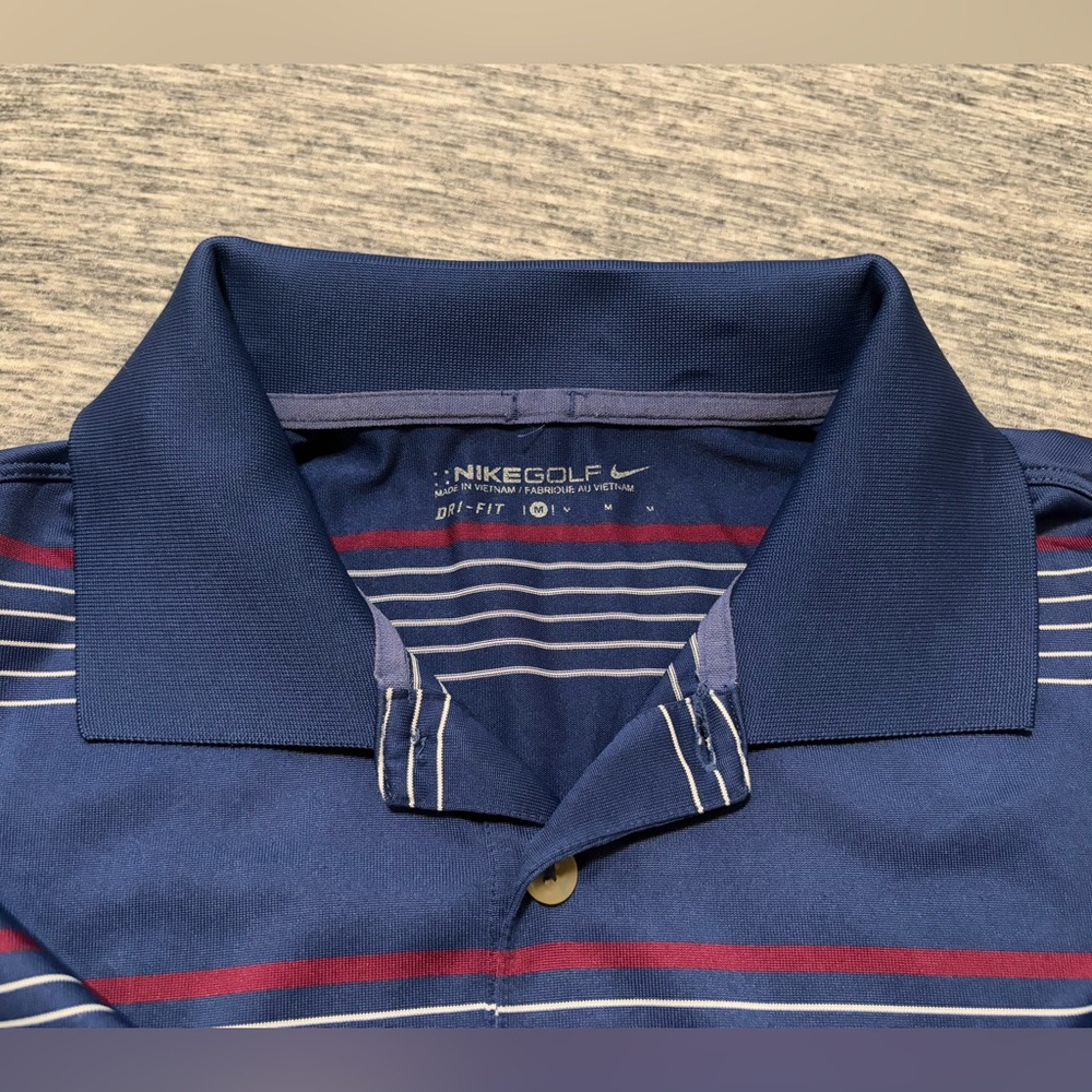 Men’s Nike Golf Polo Size Medium - Picture 4 of 4